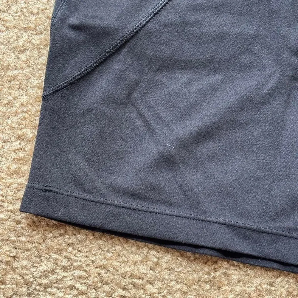 Lululemon Women's Black and Navy Crop-top